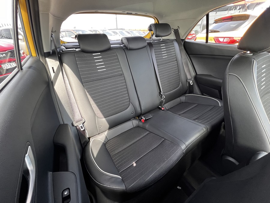 2023 Kia Rio 8