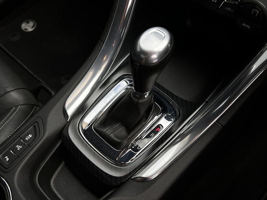 2016 Holden Commodore 18