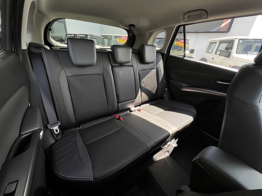 2023 Suzuki S-Cross 8