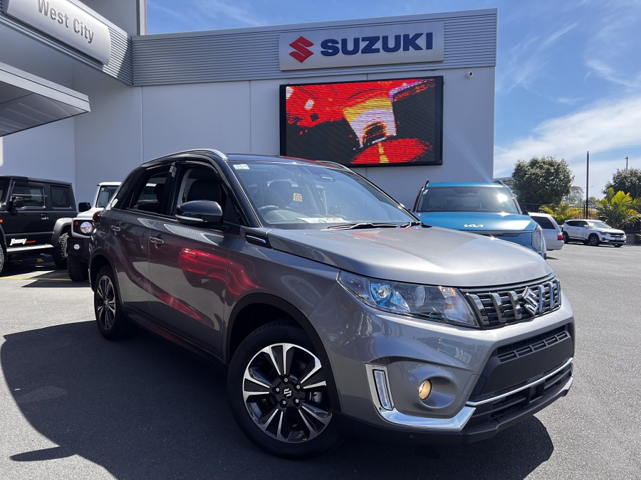 2023 Suzuki Vitara 1