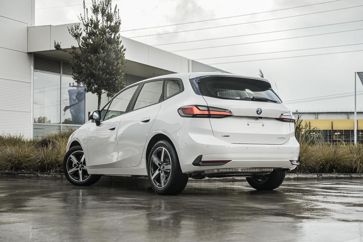 BMW 225e xDrive Active Tourer RHD Launch Edition