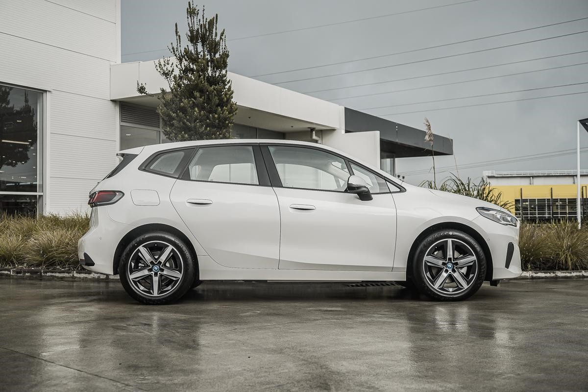 BMW 225e xDrive Active Tourer RHD Launch Edition