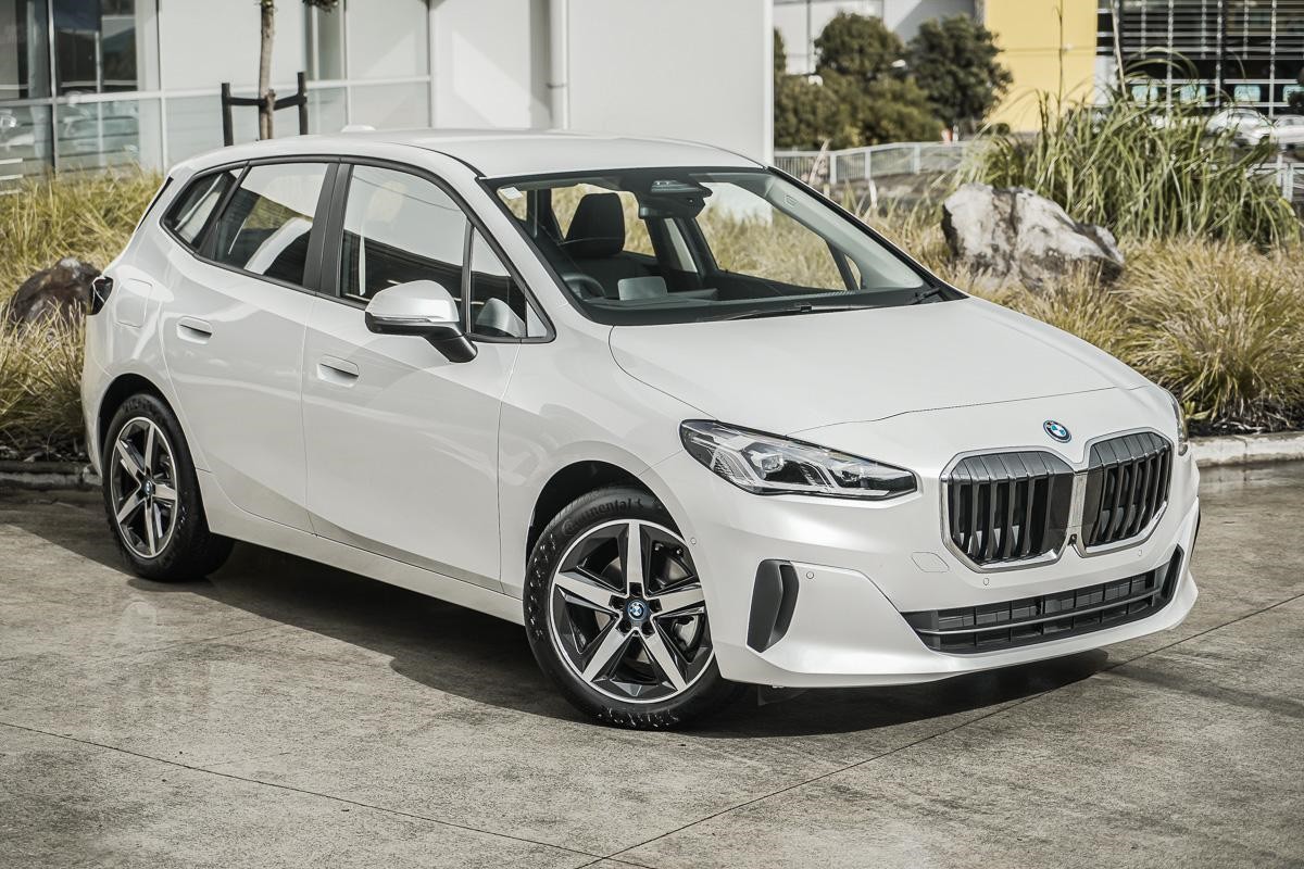 BMW 225e xDrive Active Tourer RHD Launch Edition