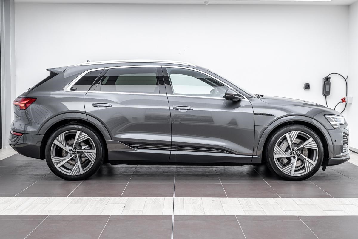 Audi Q8 55 e-tron S Line