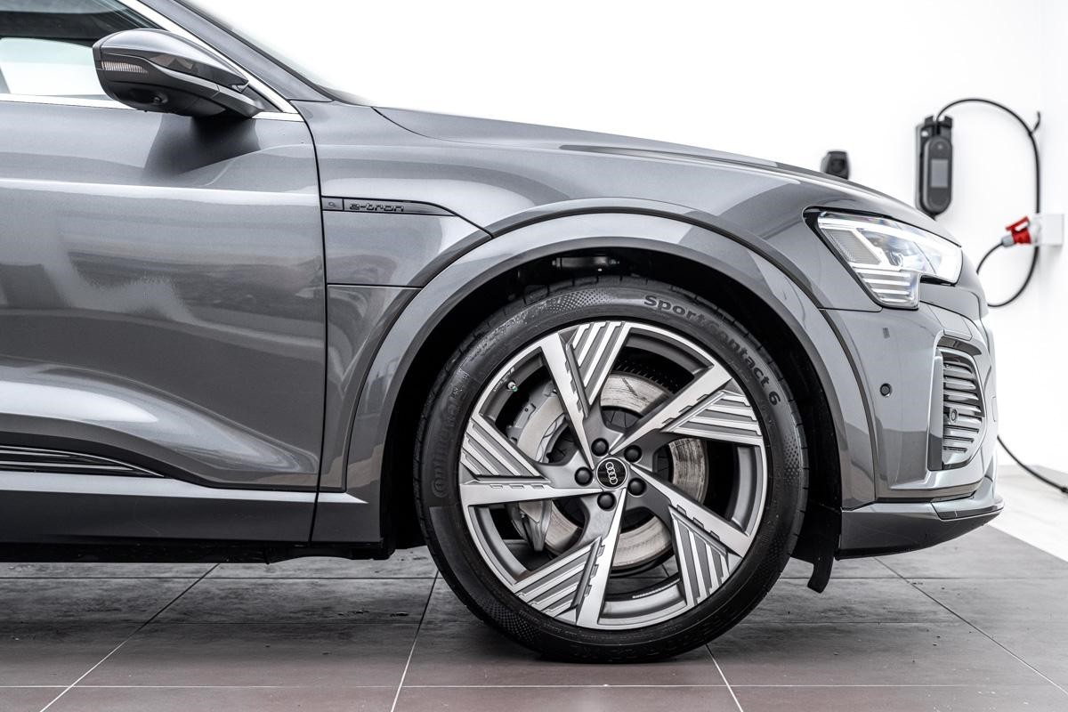 Audi Q8 55 e-tron S Line