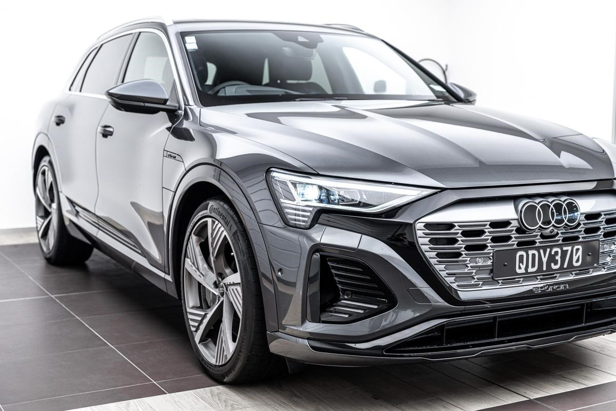 Audi Q8 55 e-tron S Line