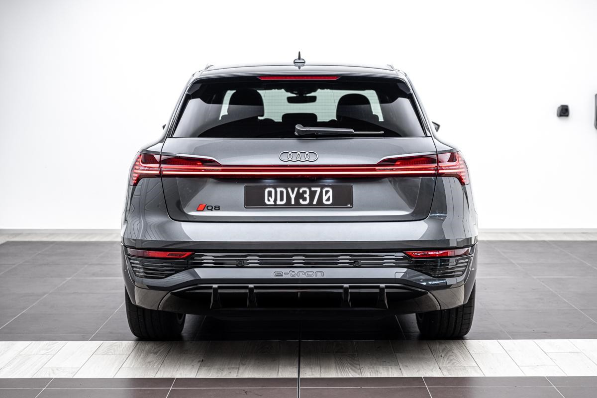 Audi Q8 55 e-tron S Line