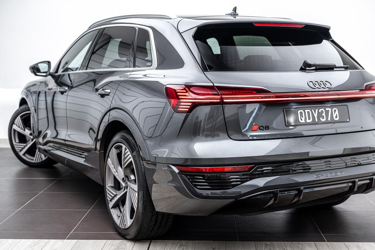 Audi Q8 55 e-tron S Line