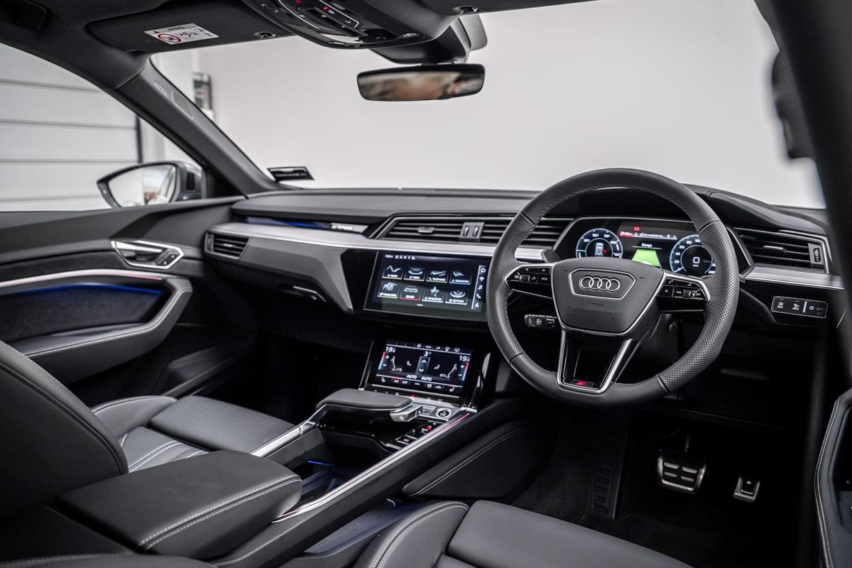 Audi Q8 55 e-tron S Line