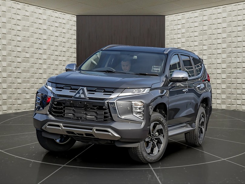 2025 Mitsubishi Pajero Sport 1