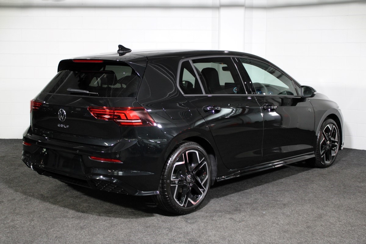 Volkswagen Golf 8.5 R-LINE