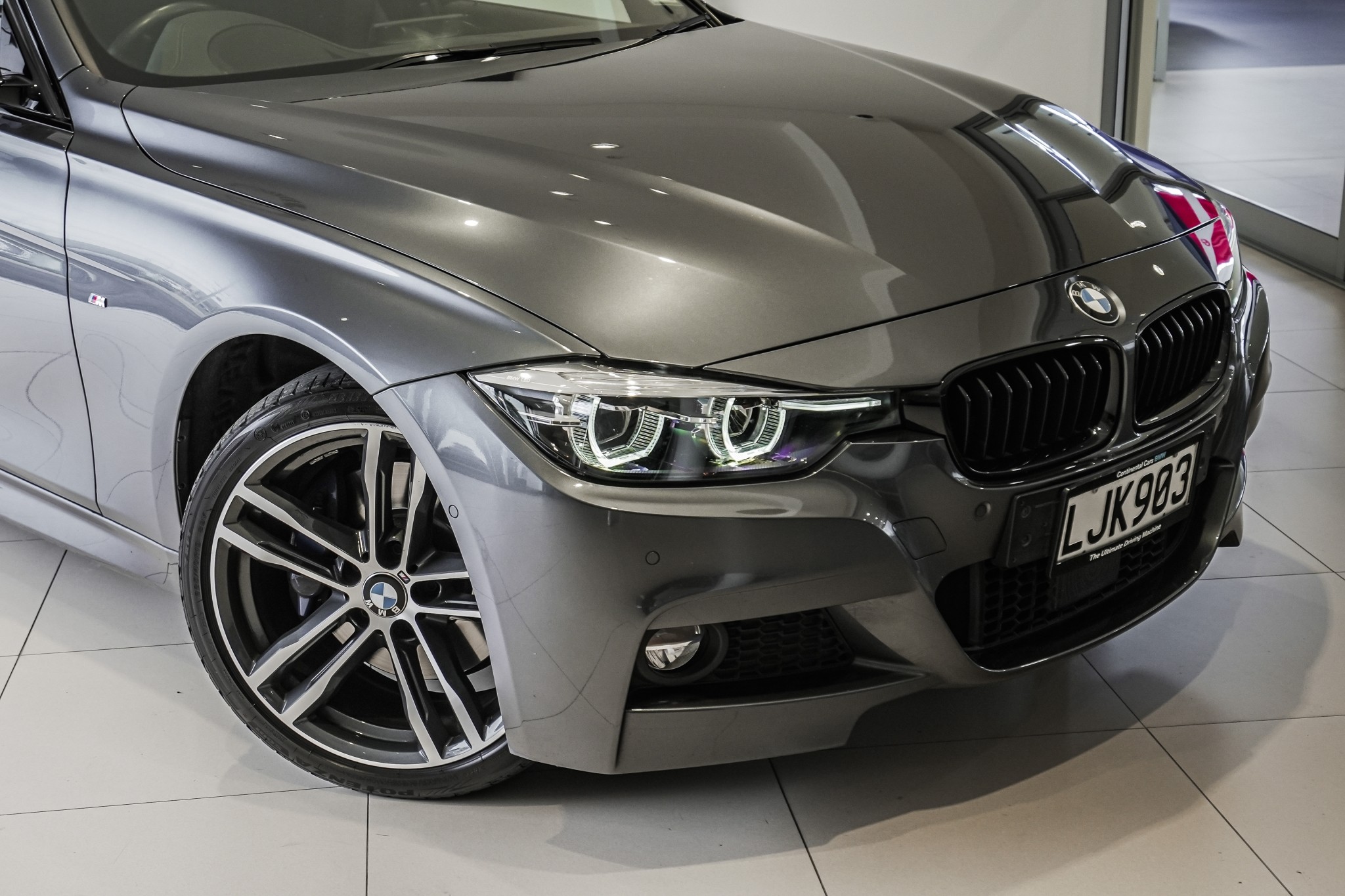 BMW 320i Sedan M-Sport Shadow