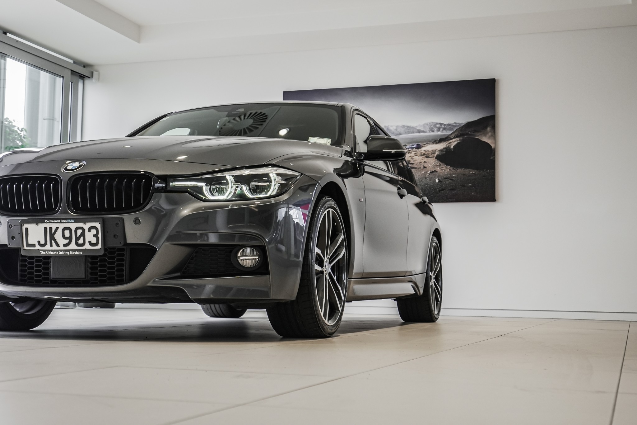 BMW 320i Sedan M-Sport Shadow