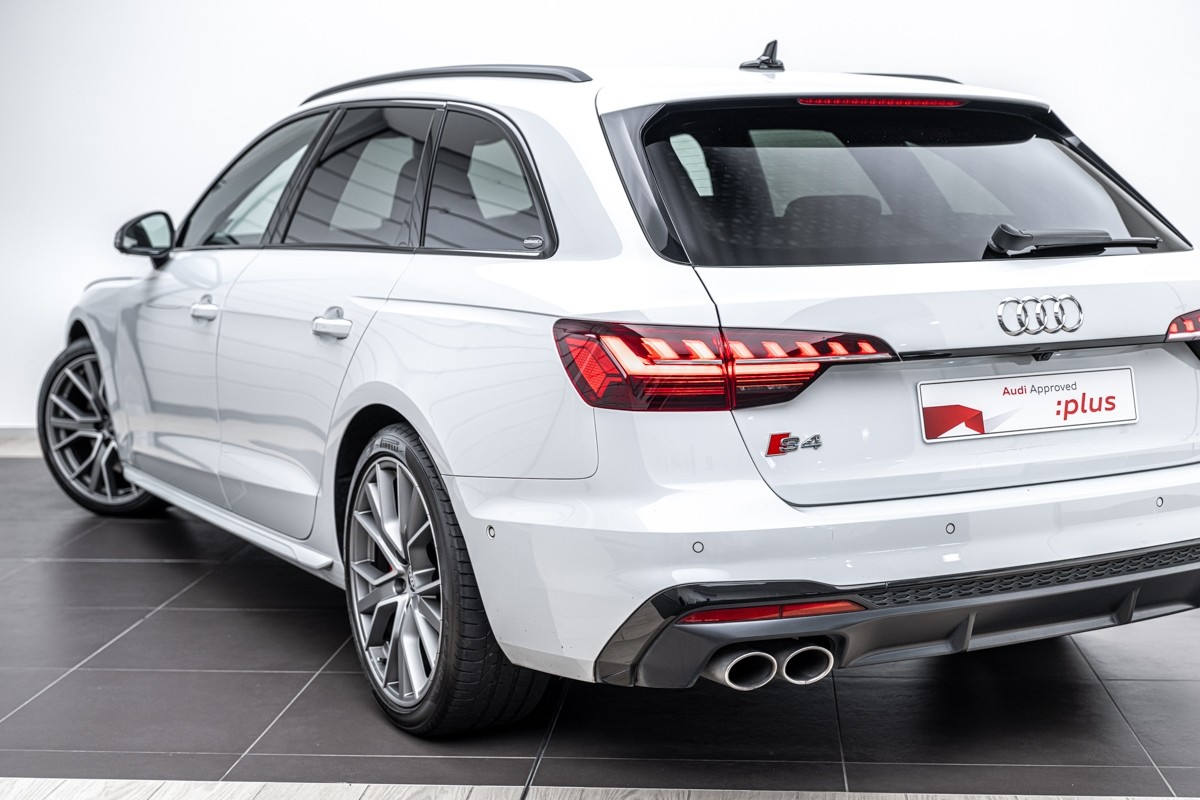 Audi S4 AVANT 3.0 FSI (260kW)