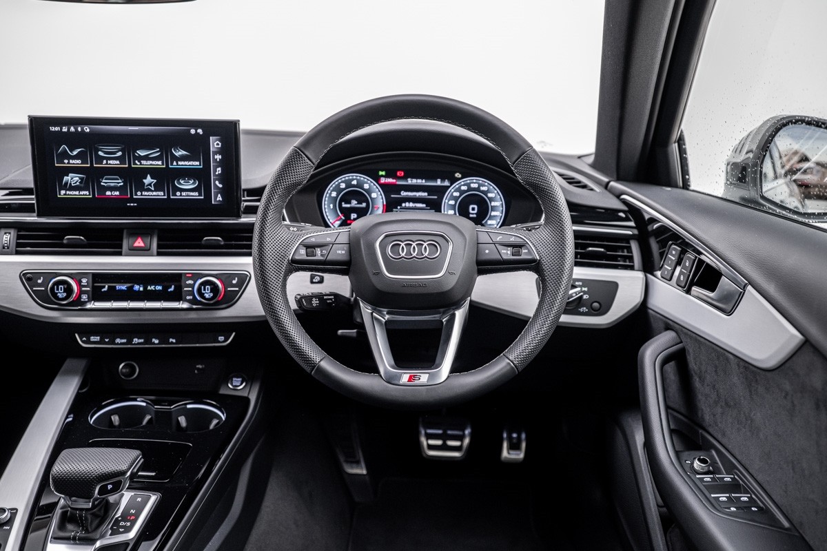 Audi A4 AVANT 45 TFSI QUATTRO S LINE