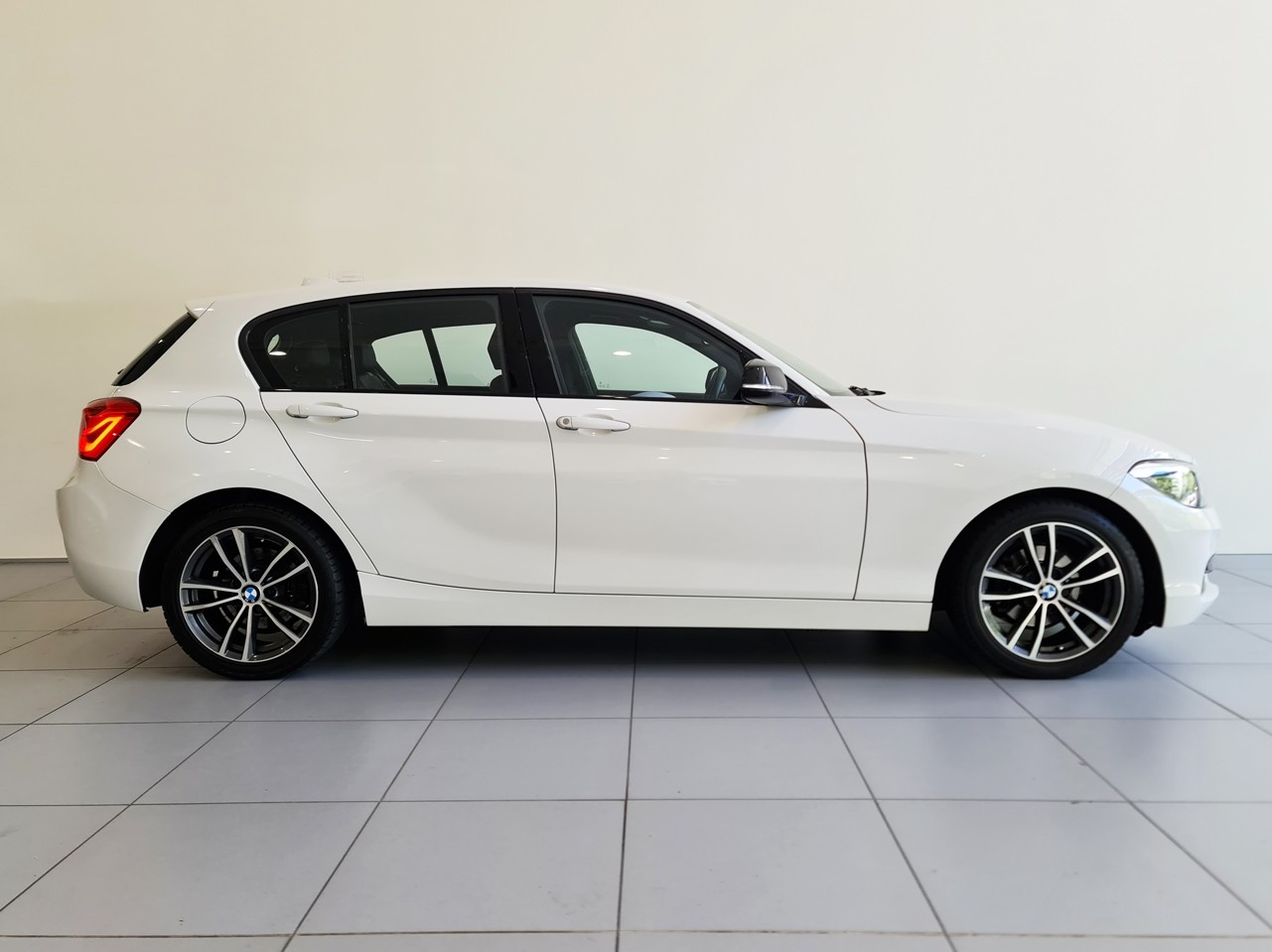 BMW 118i Sports Hatch Sport Line Shadow