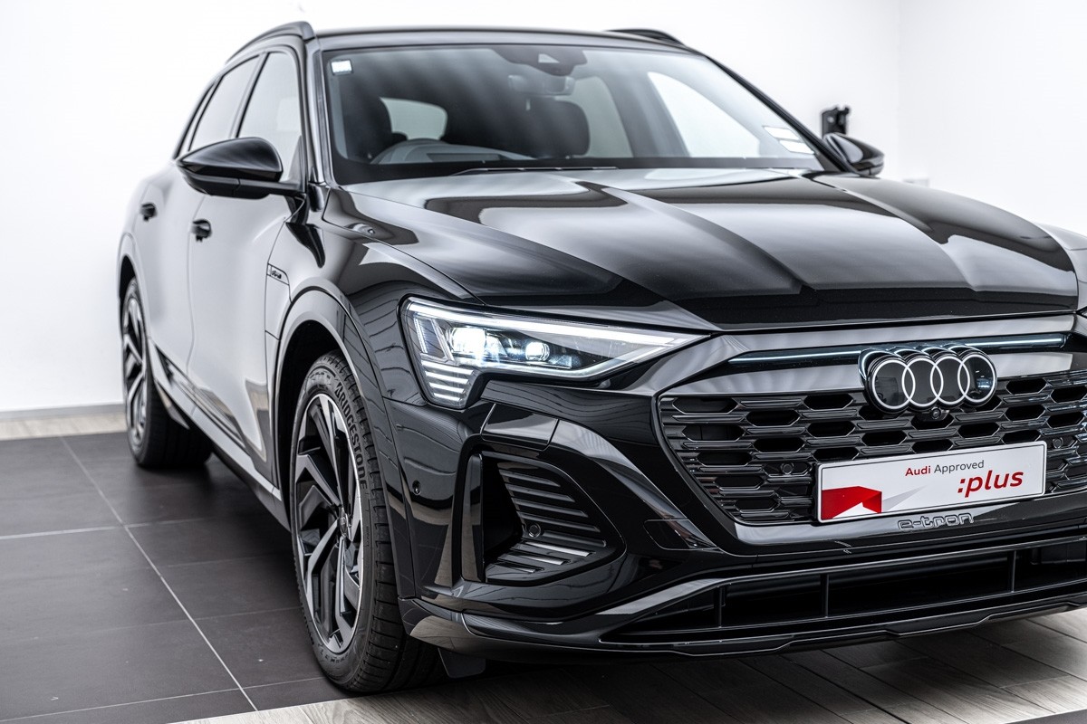 Audi Q8 55 E-TRON S LINE