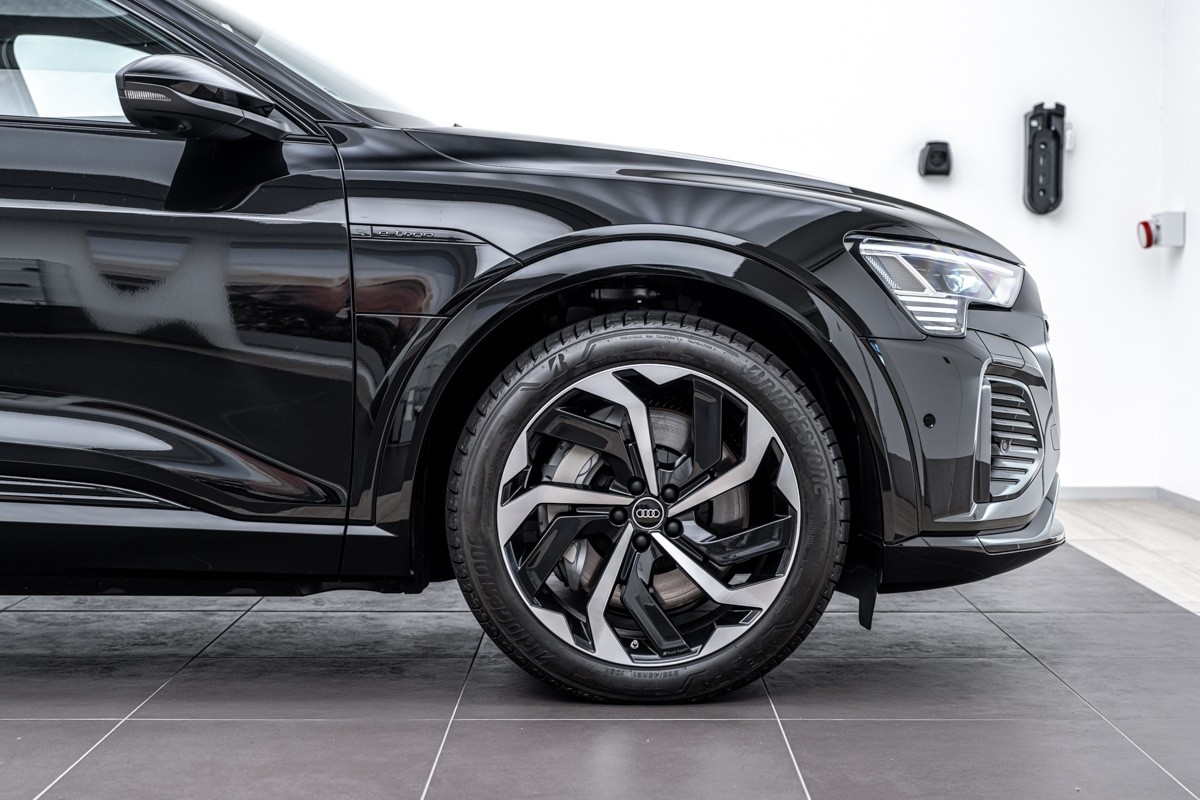 Audi Q8 55 E-TRON S LINE