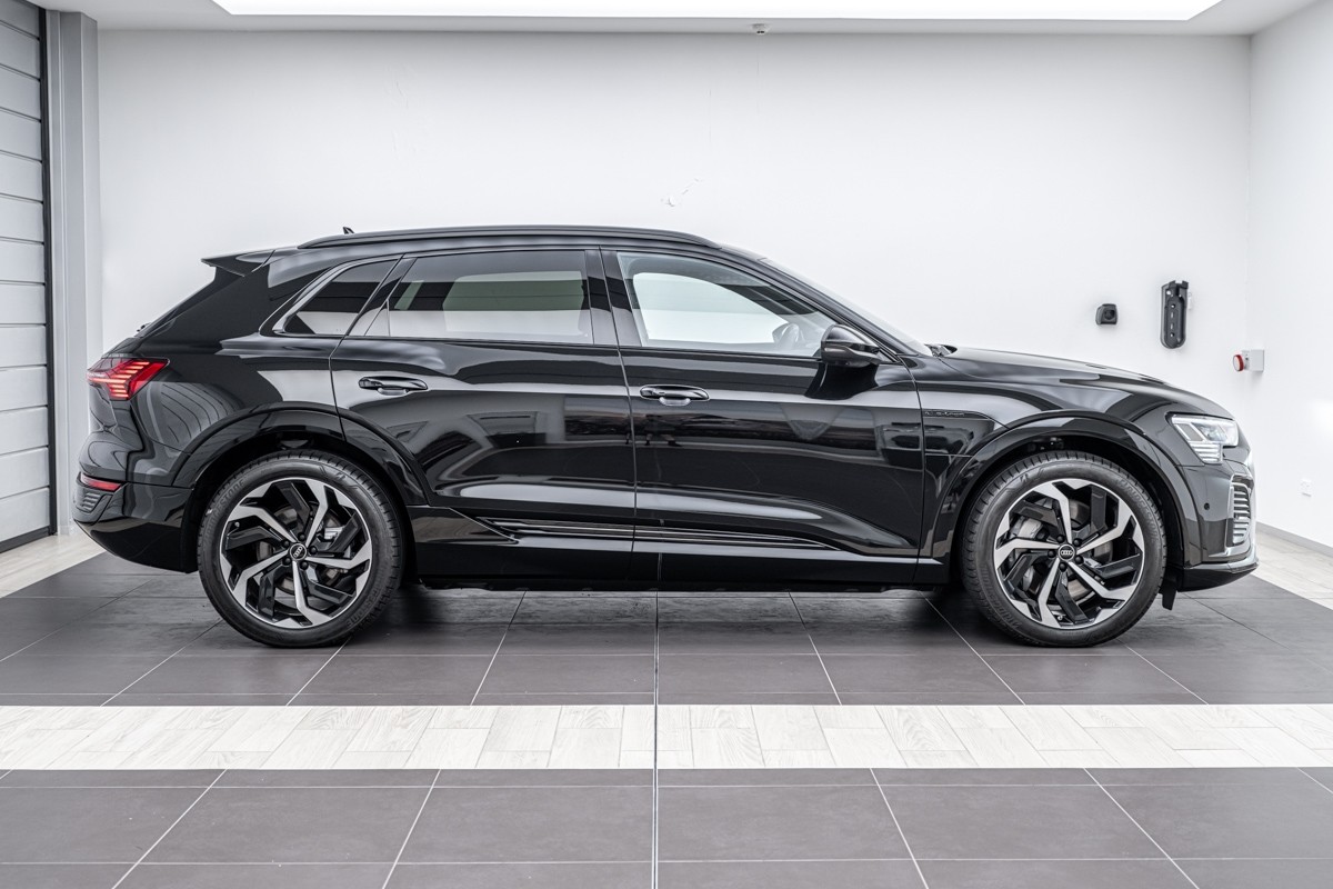 Audi Q8 55 E-TRON S LINE