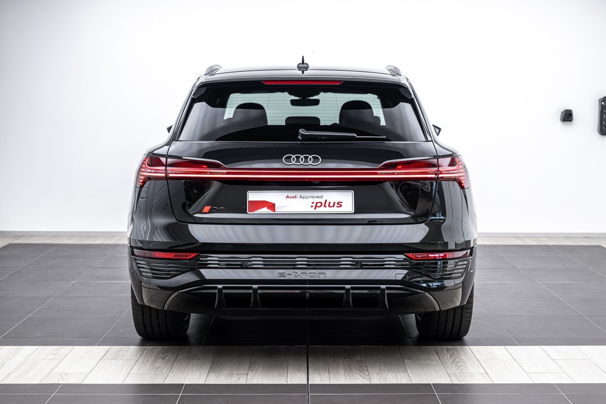 Audi Q8 55 E-TRON S LINE