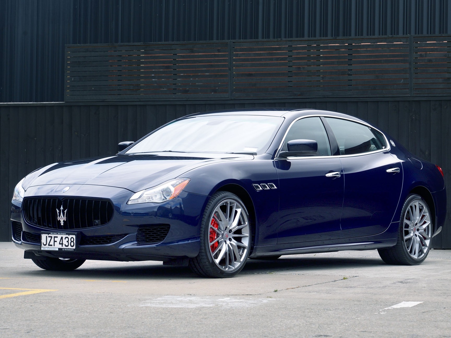 402-438 1/43 マセラティ Quattroporte GTS ブルー KESS 1:43 Maserati Quattroporte II Frua King Juan Carlos