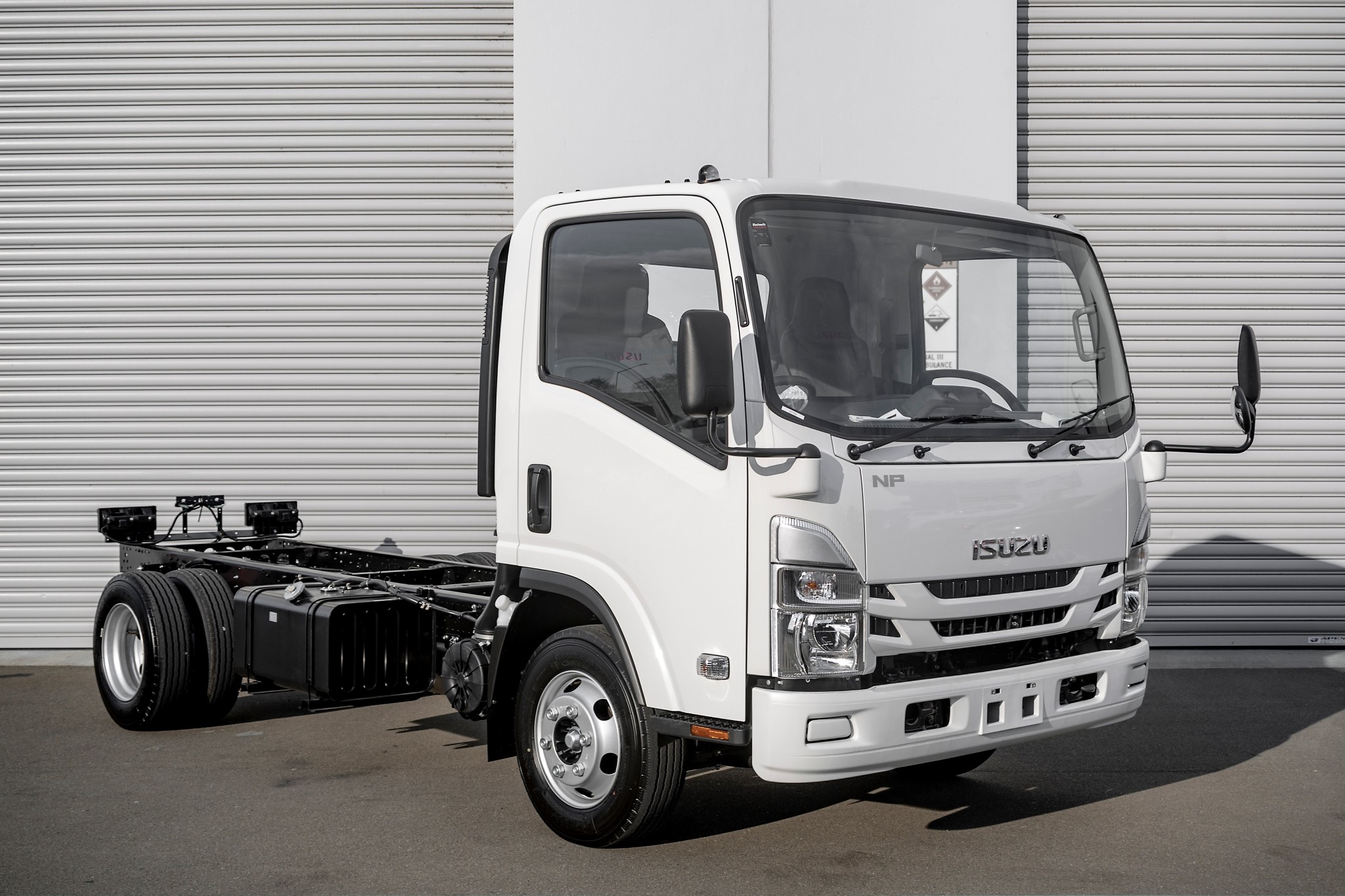 2025 Isuzu NPR350 AMT Cab/chassis