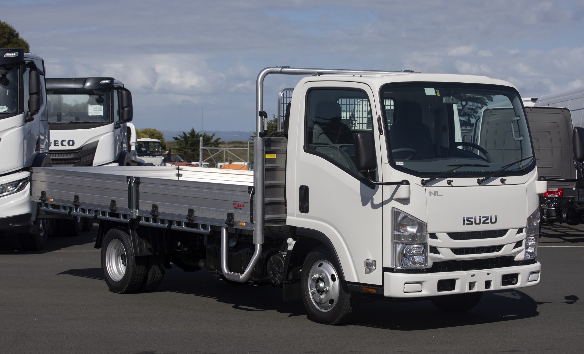 2025 Isuzu NLR250M Tray Pack