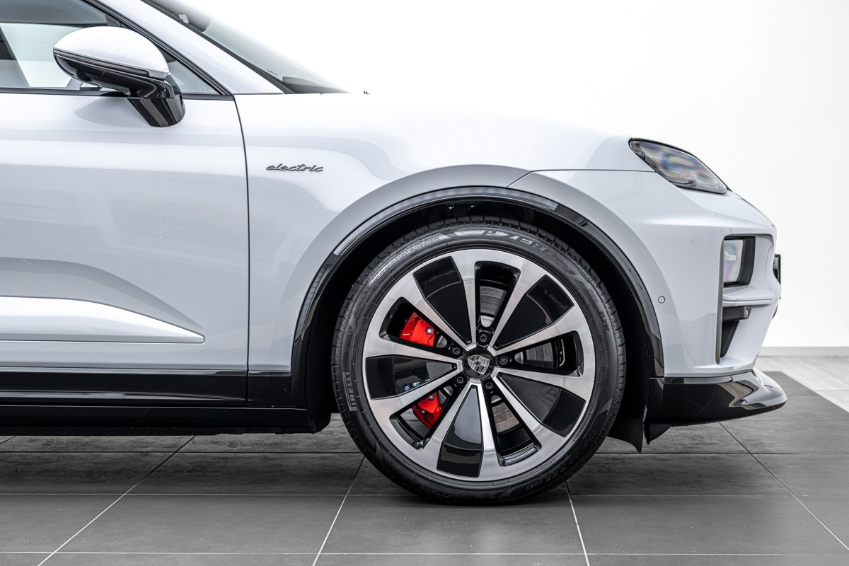 Porsche Macan Turbo Electric