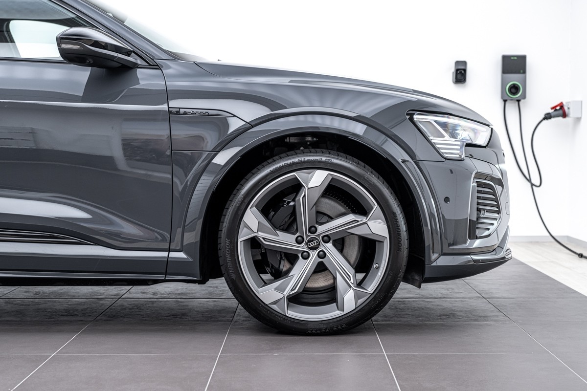 Audi e-tron SQ8SPORTBACK