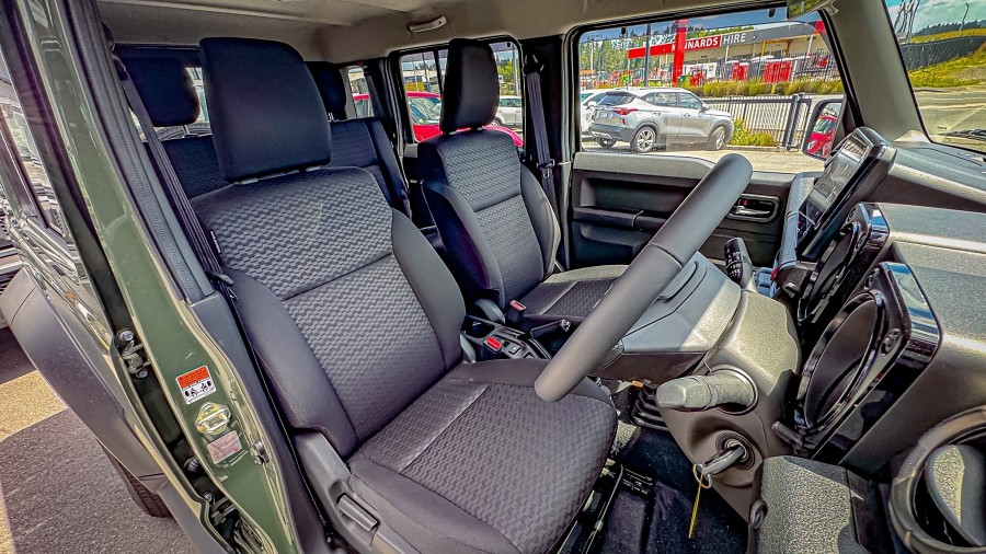 2025 Suzuki Jimny 8