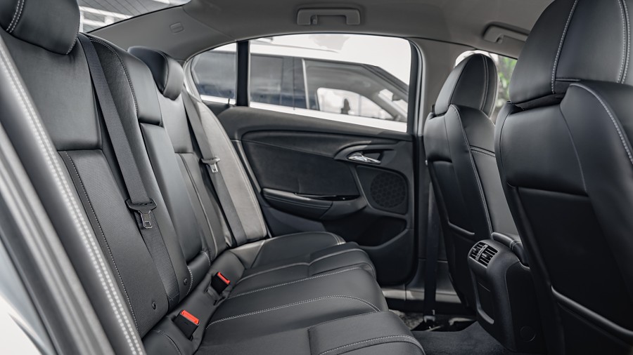 2015 Holden Commodore 17