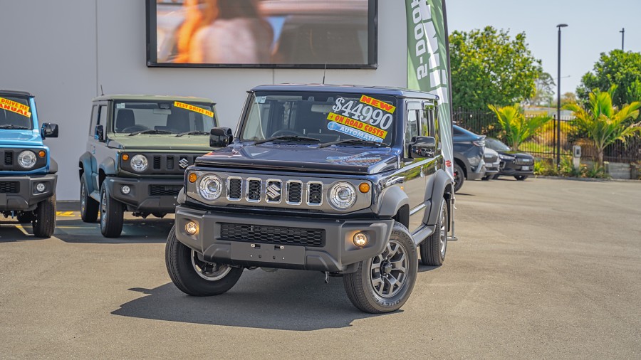 2025 Suzuki Jimny 1
