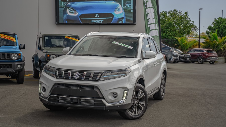 2025 Suzuki Vitara 1
