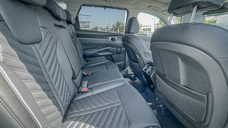 2025 Kia Sorento 17