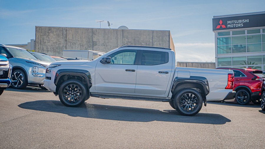 2025 Mitsubishi Triton 5