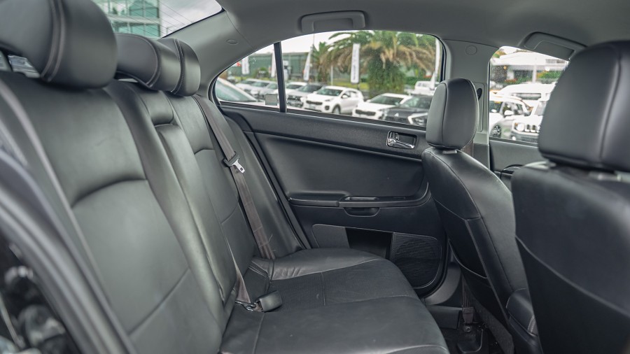 2012 Mitsubishi Lancer 16