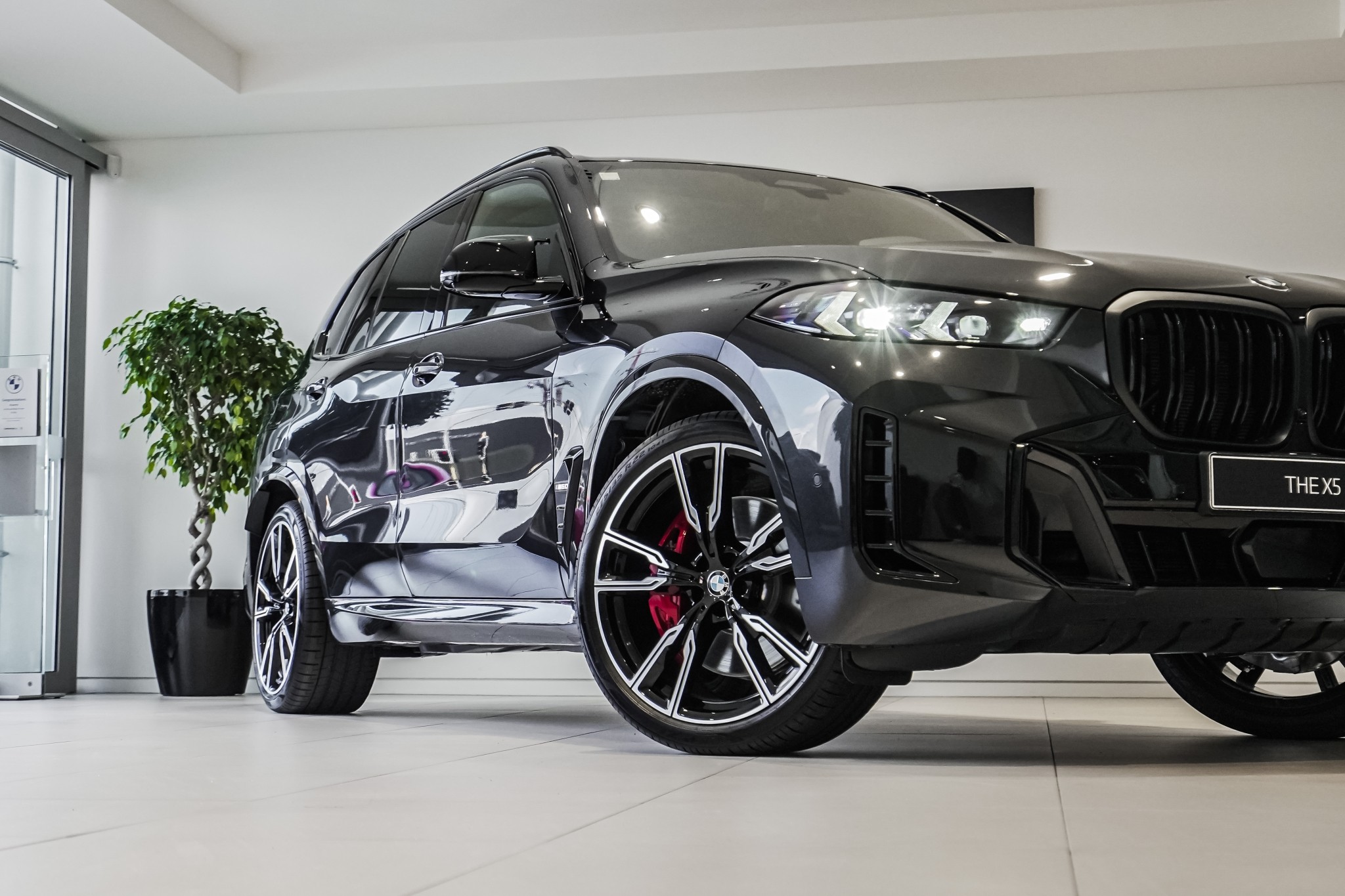 BMW X5 M60i