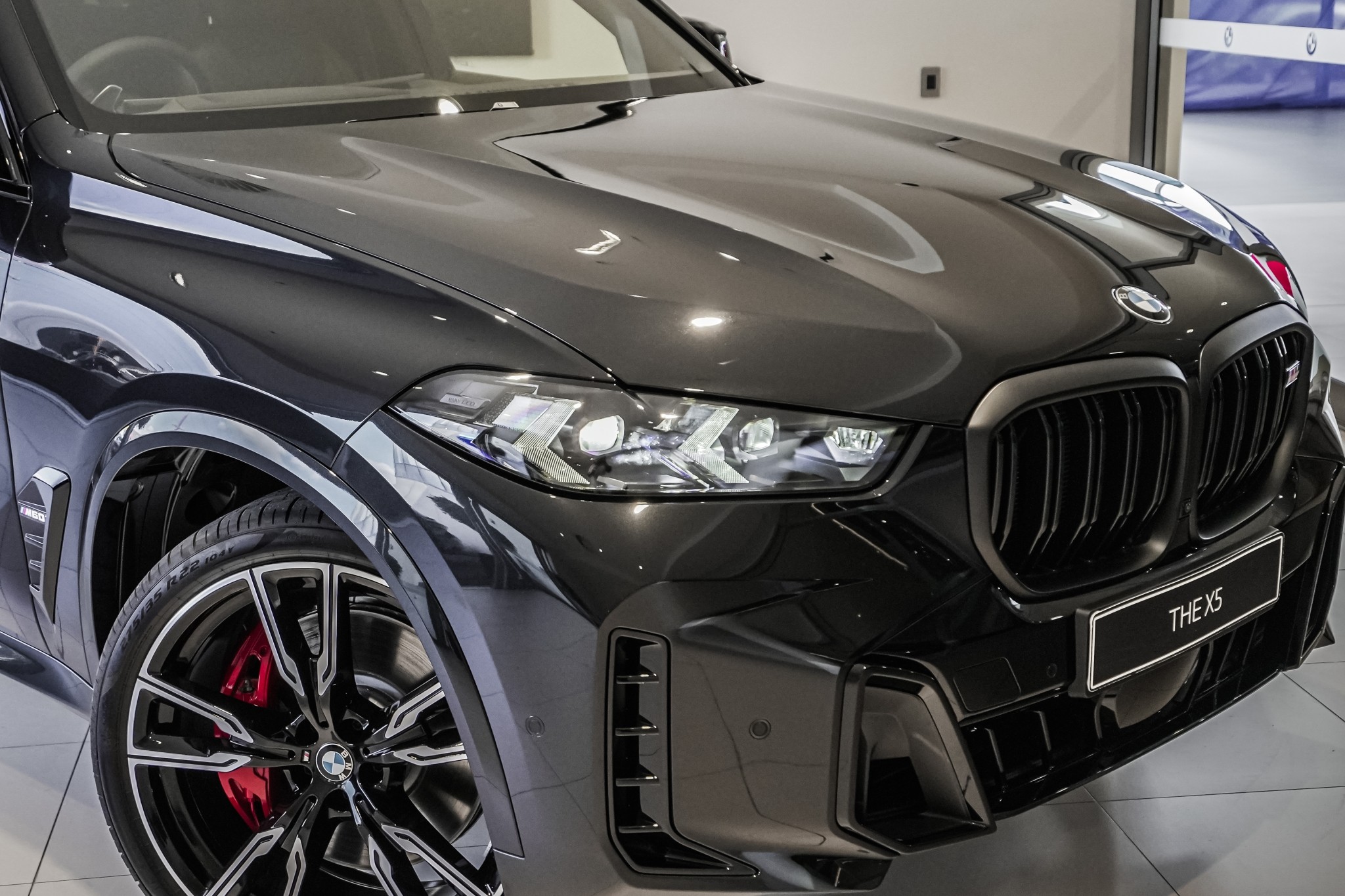 BMW X5 M60i