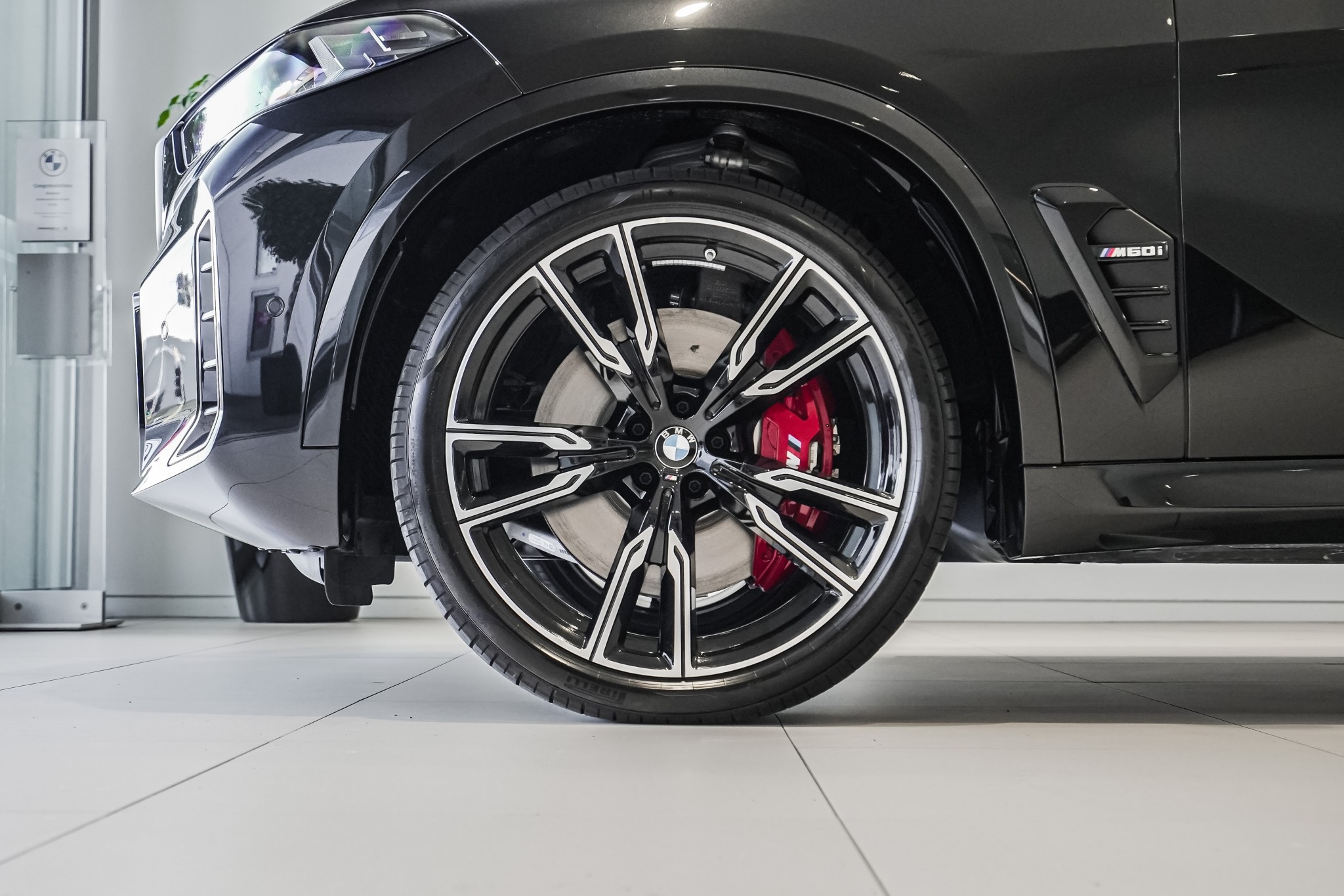 BMW X5 M60i
