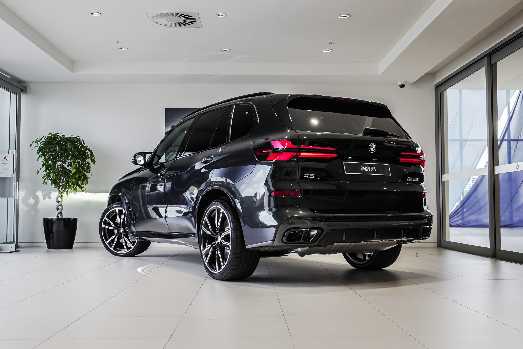 BMW X5 M60i