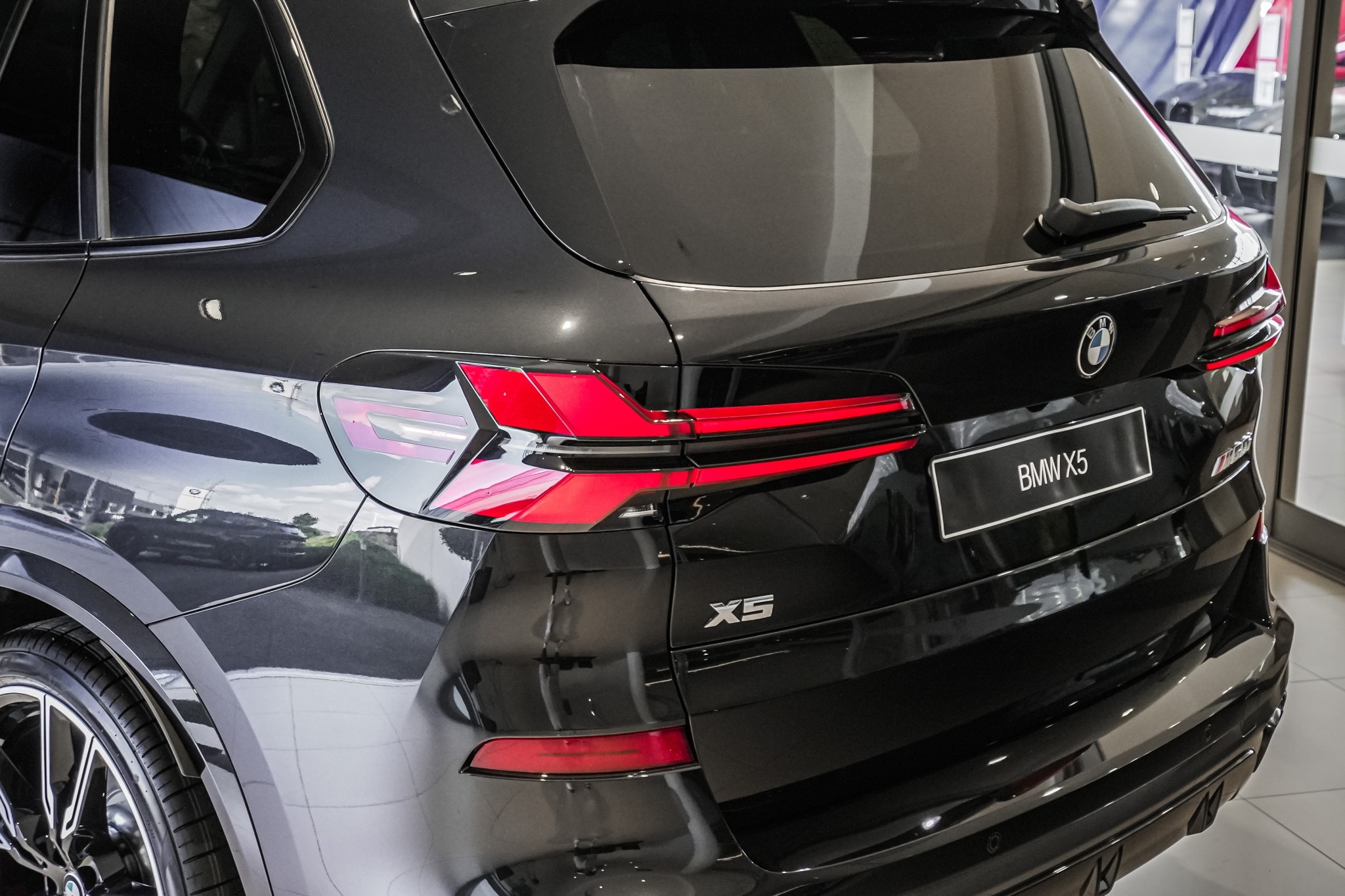 BMW X5 M60i