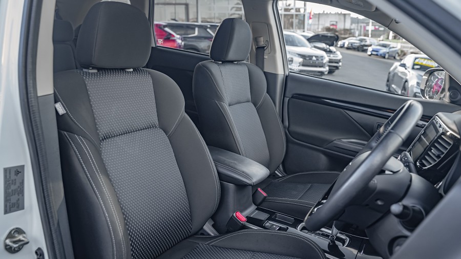2022 Mitsubishi Outlander 8