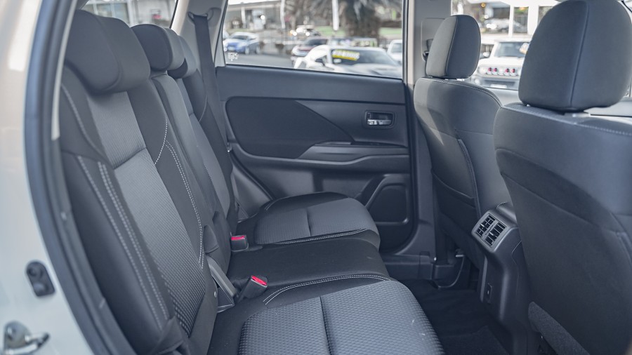 2022 Mitsubishi Outlander 16
