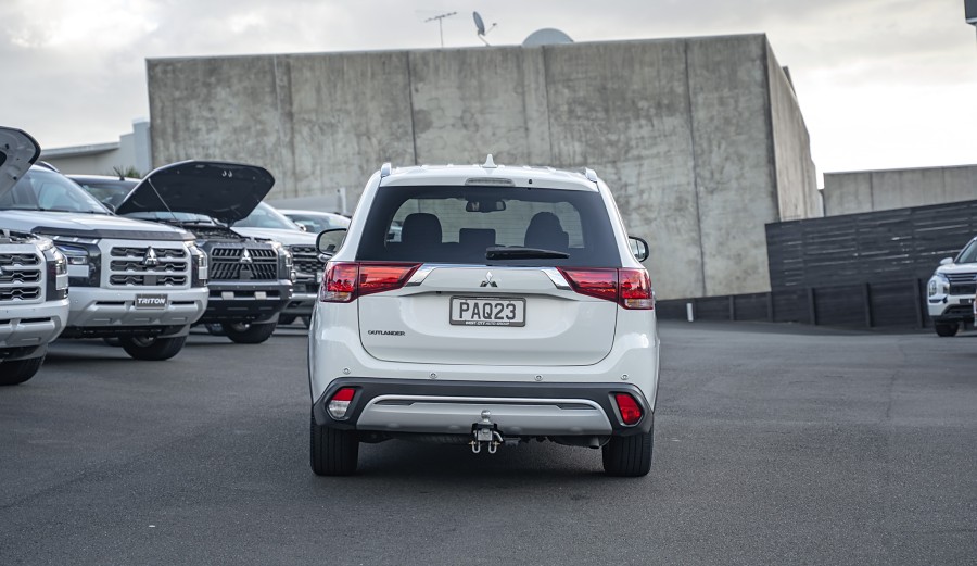 2022 Mitsubishi Outlander 4