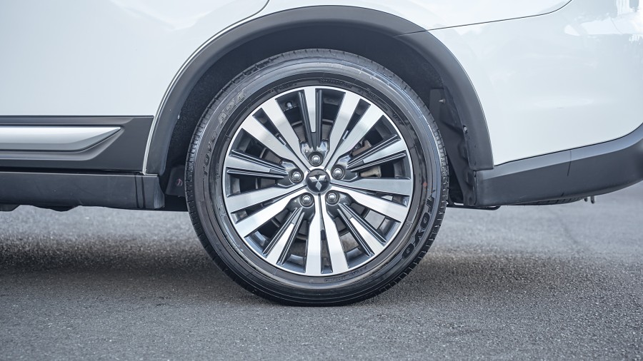 2022 Mitsubishi Outlander 7