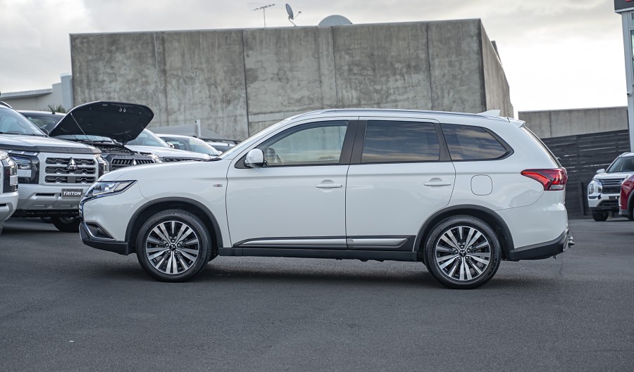 2022 Mitsubishi Outlander 5