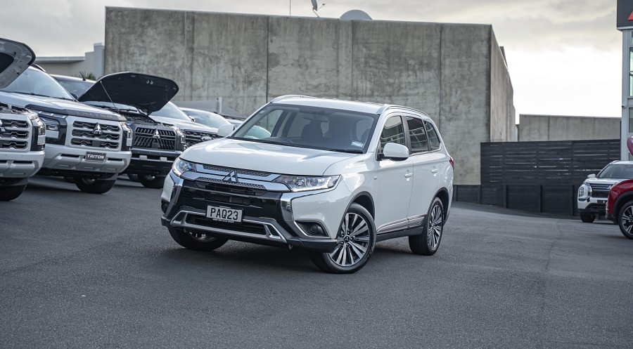 2022 Mitsubishi Outlander 1