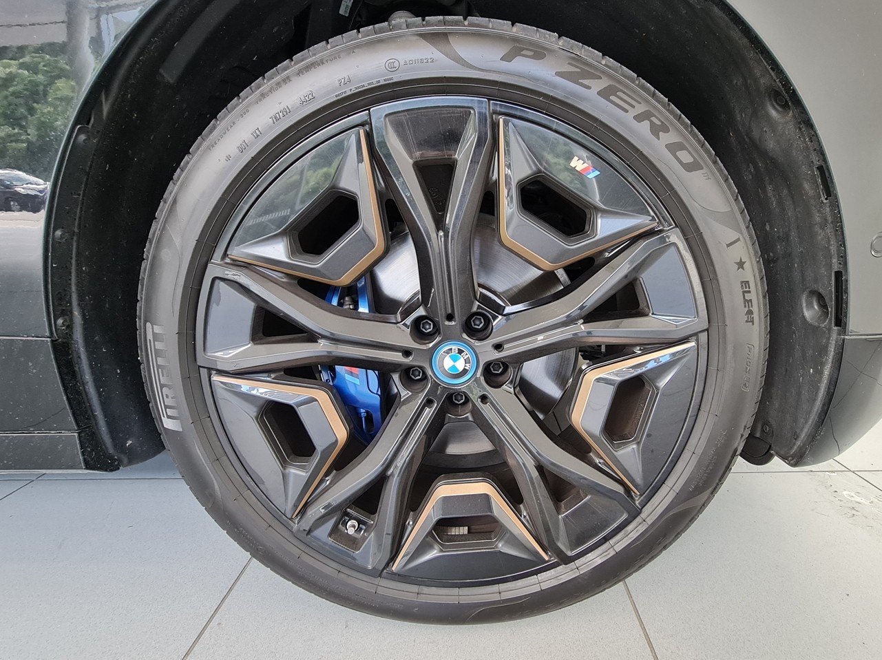 BMW iX M60