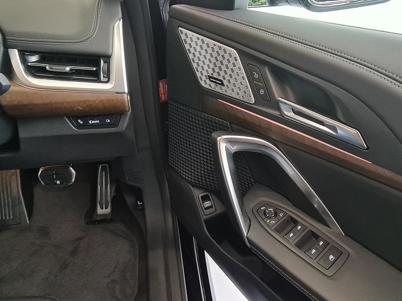 BMW iX1 xDrive30