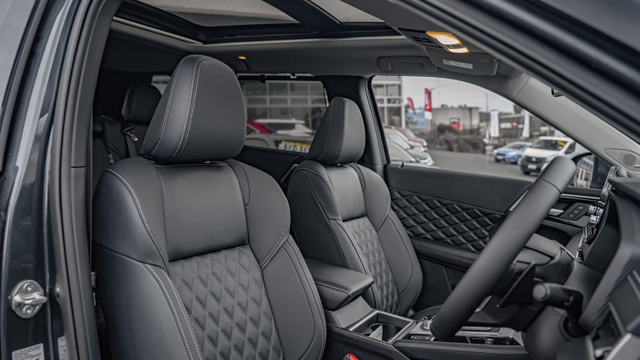 2025 Mitsubishi Outlander 8
